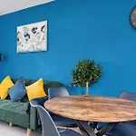 Modern Comfy 3Br 5Guest-Foosball-Central-Parking