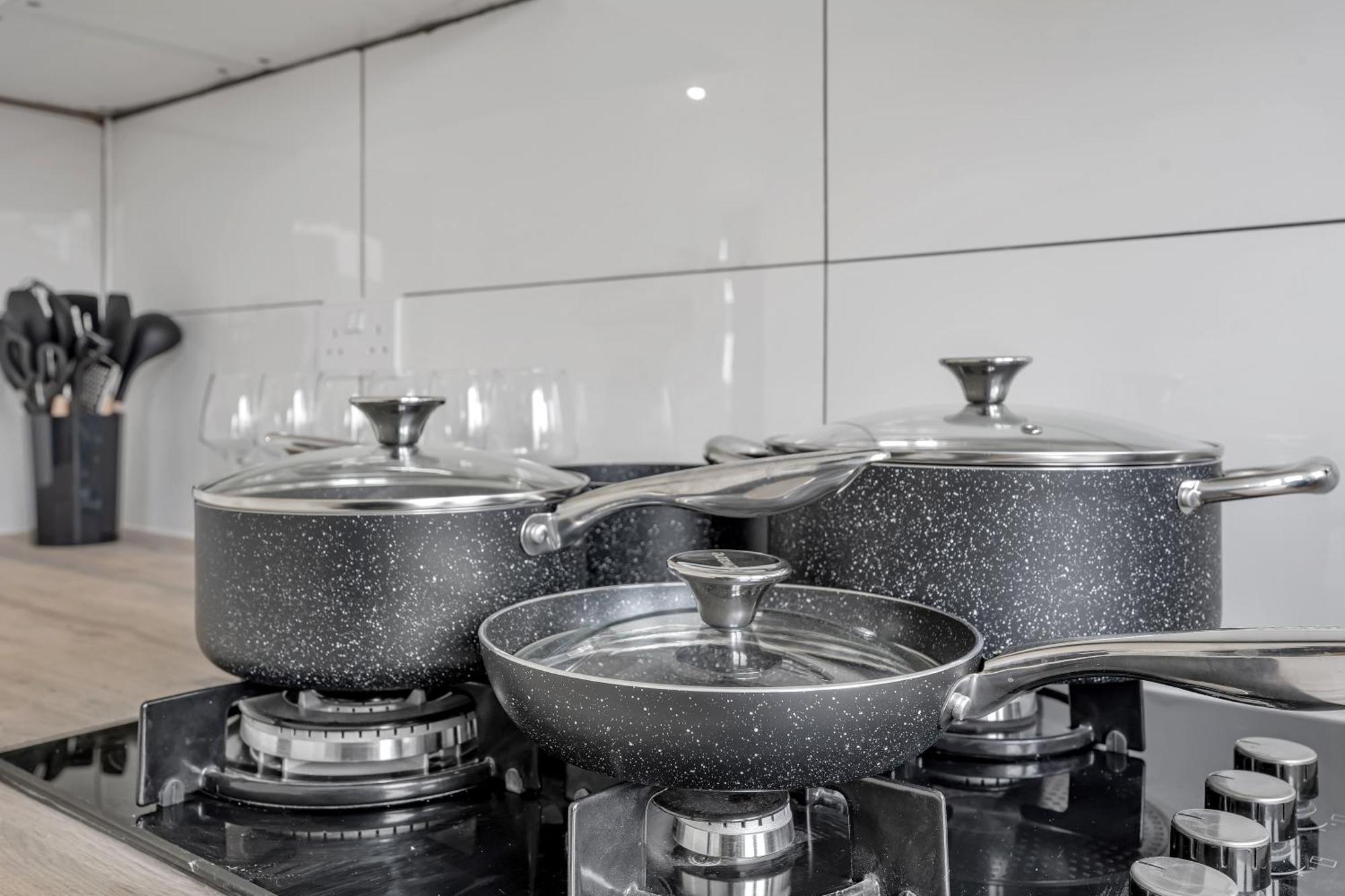 Modern Comfy 3br 5guest-foosball-central-parking *